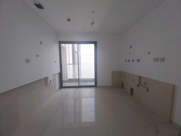 Room in 4 BHK Apartment at Rustomjee Crown, Prabhadevi – for Rent