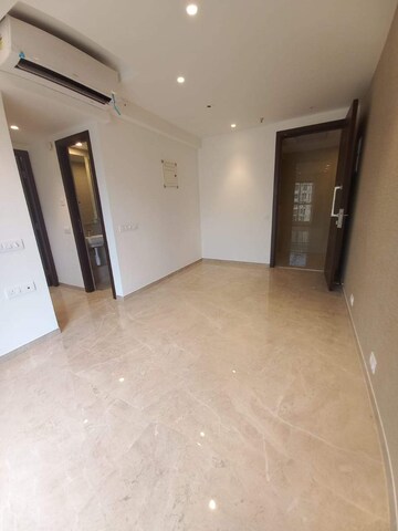 Room in 1 BHK Apartment at Hiranandani Regent Hill, Powai – for Rent