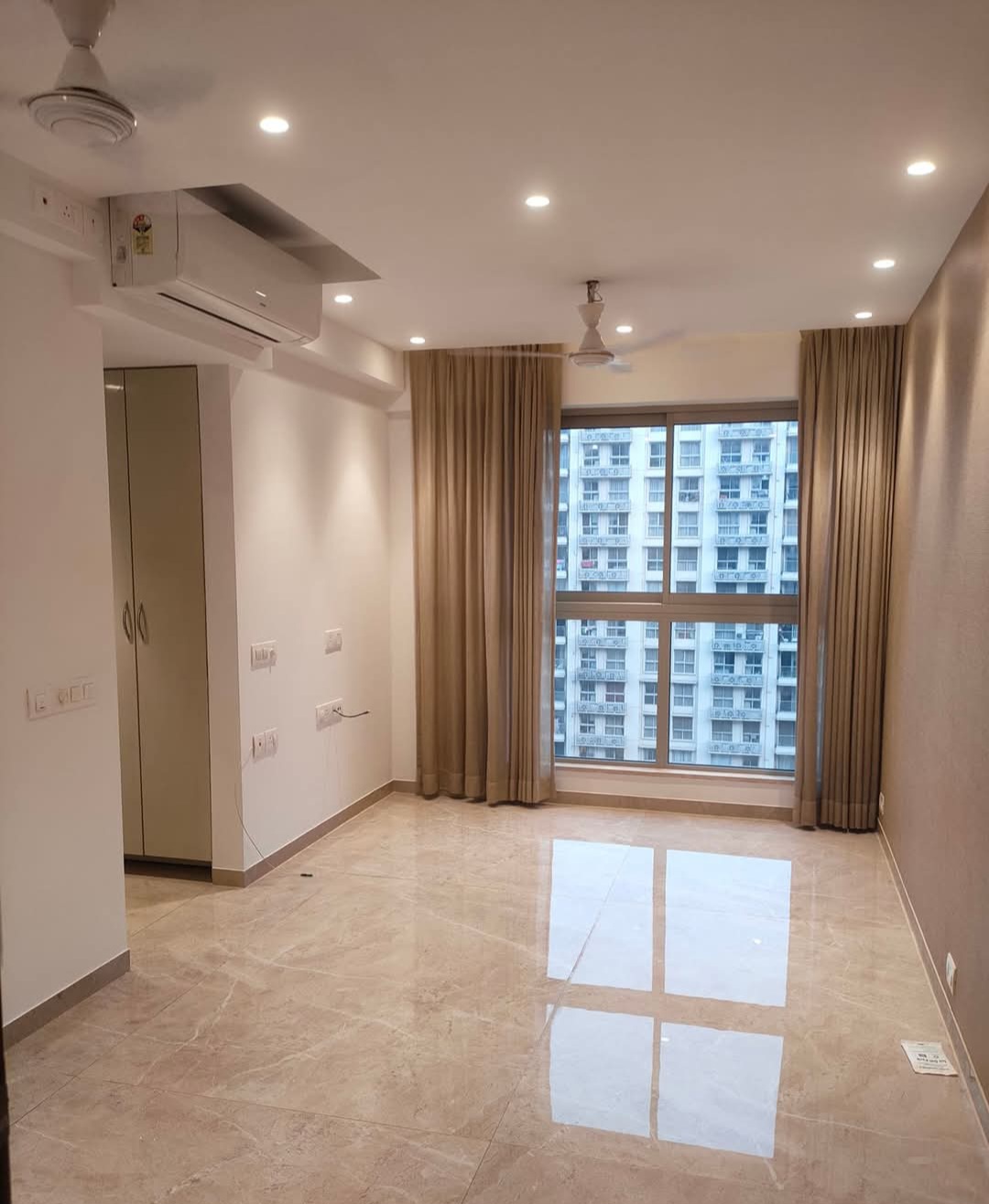 1 BHK + Pooja Room Apartment For Rent in Hiranandani Regent Hill