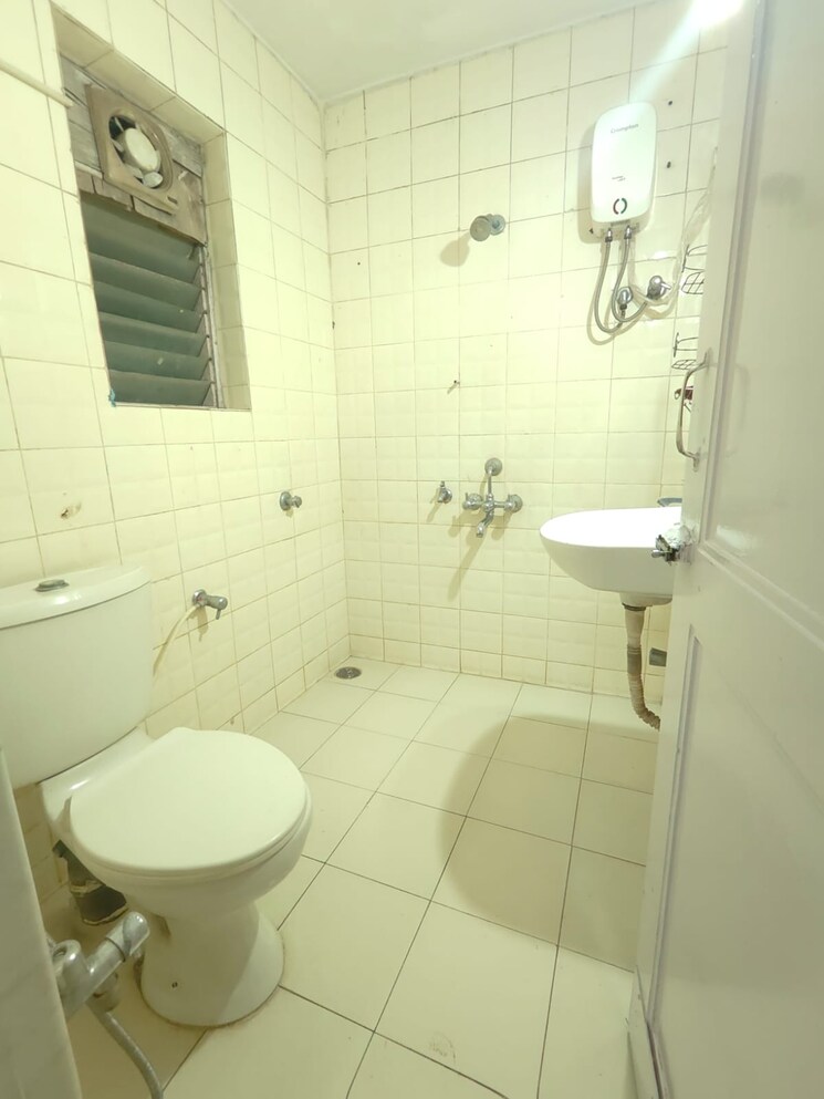 Bathroom, raheja-garden-estate-kokanipada 2 Bedroom 1000 Sq.Ft. Apartment In Kokanipada Thane 7982019