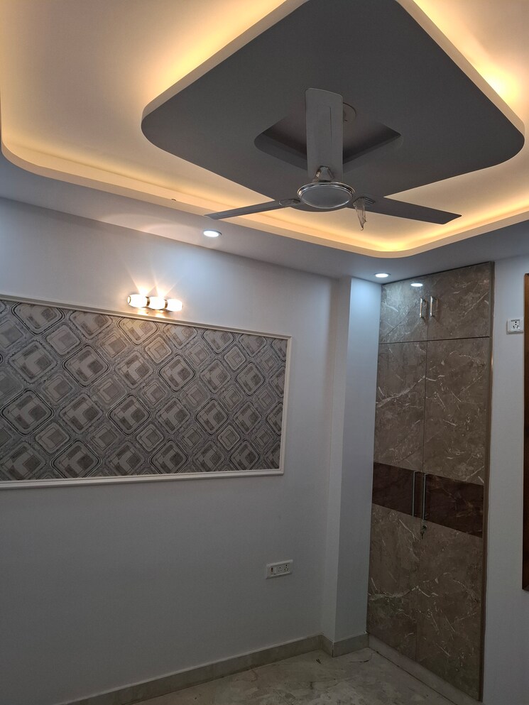 Room, hari nagar 3 Bedroom 100 Sq.Yd. Builder Floor In Hari Nagar Delhi 7982063