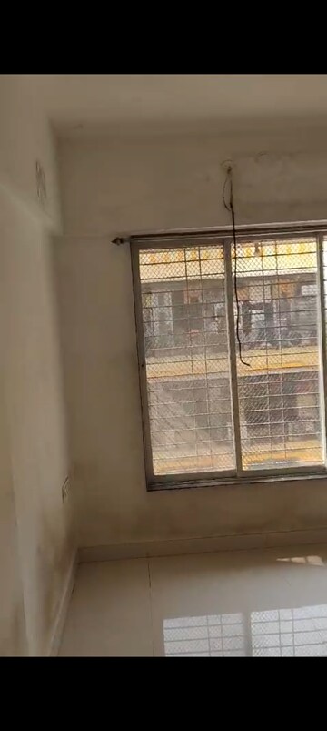 Room in 2 BHK Apartment at Kurla East – for Rent