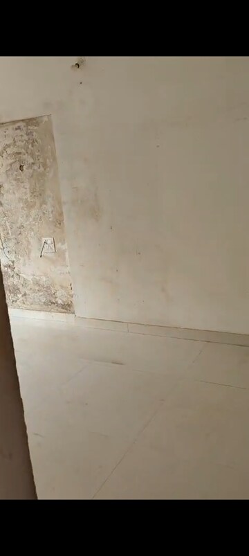 Room in 2 BHK Apartment at Kurla East – for Rent