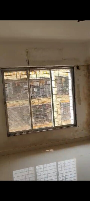 Room in 2 BHK Apartment at Kurla East – for Rent