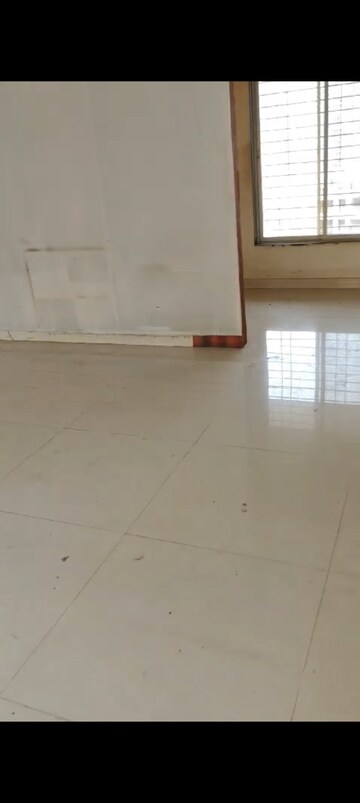 Room in 2 BHK Apartment at Kurla East – for Rent