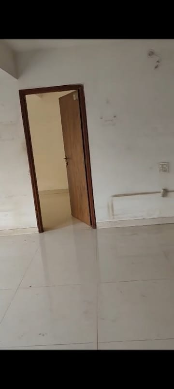 Room in 2 BHK Apartment at Kurla East – for Rent