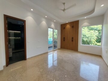 Room in 3 BHK Builder Floor at Defence Colony – for Rent