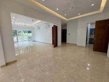 Room in 3 BHK Builder Floor at Defence Colony – for Rent