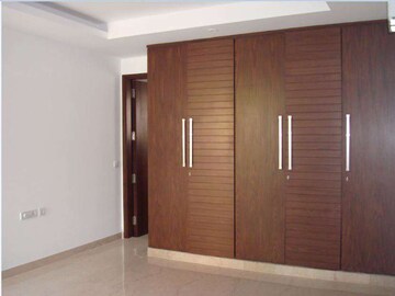 Room in 3 BHK Builder Floor at Defence Colony – for Rent