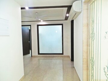 Room in 3 BHK Builder Floor at Defence Colony – for Rent