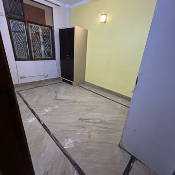 Room in 2 BHK Builder Floor at Lajpat Nagar ii – for Rent