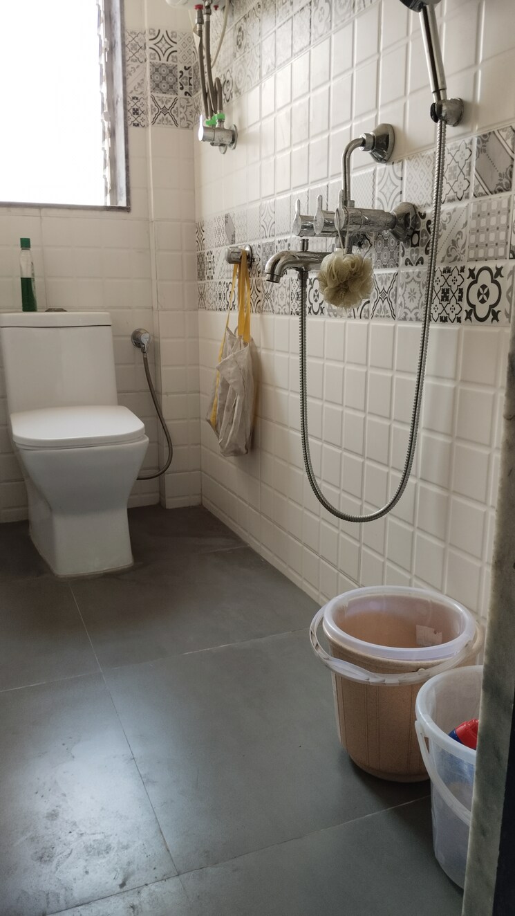 Bathroom, kedar-apartment-mahim 2 Bedroom 1000 Sq.Ft. Apartment In Mahim Mumbai 7982186