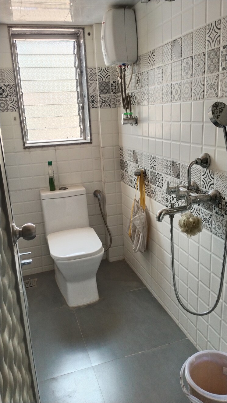 Bathroom, kedar-apartment-mahim 2 Bedroom 1000 Sq.Ft. Apartment In Mahim Mumbai 7982186