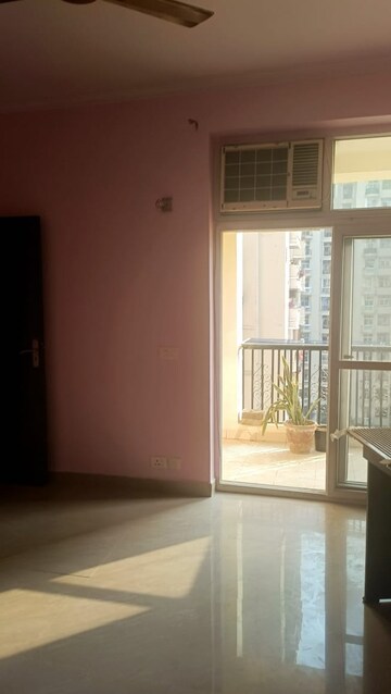 Room in 2 BHK Apartment at Amrapali Silicon City, Sector 76 – for Rent