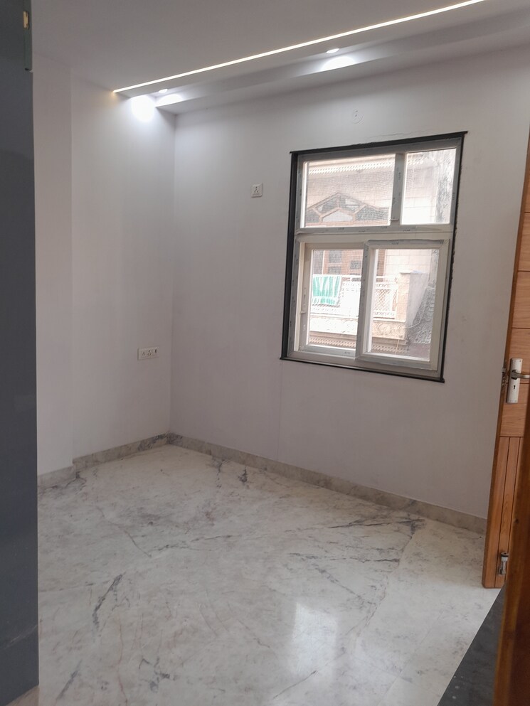 Room, rohini sector 11 2 Bedroom 52 Sq.Mt. Builder Floor In Rohini Sector 11 Delhi 7982288