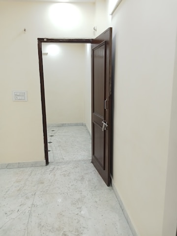 Room in 1 BHK Builder Floor at Safdarjang Enclave – for Rent