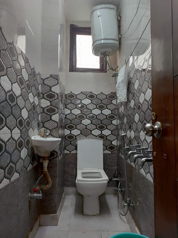 Bathroom in 1 BHK Builder Floor at Safdarjang Enclave – for Rent
