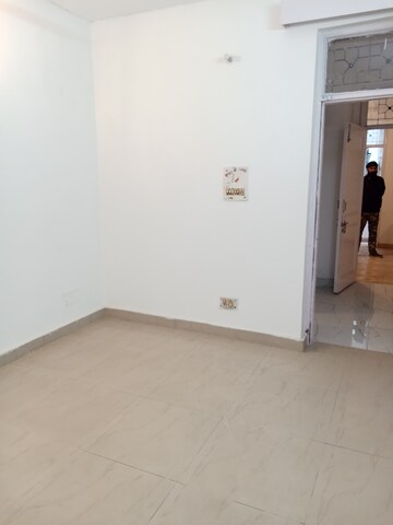 Room in 2 BHK Builder Floor at Safdarjung Enclave – for Rent