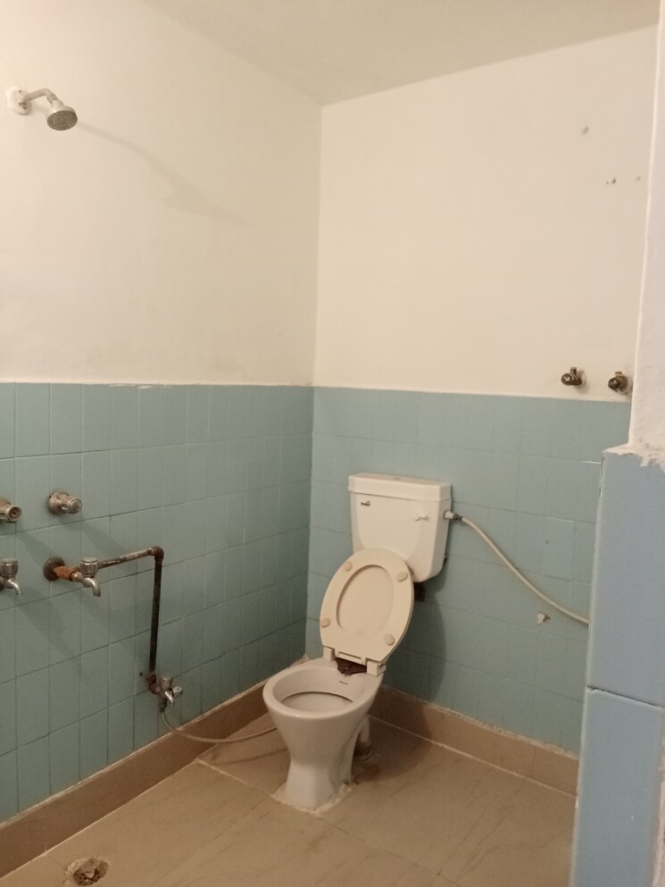 Bathroom, safdarjung enclave 2 Bedroom 725 Sq.Ft. Builder Floor In Safdarjung Enclave Delhi 7982328