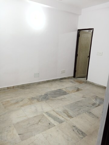 Room in 2 BHK Builder Floor at Safdarjang Enclave – for Rent