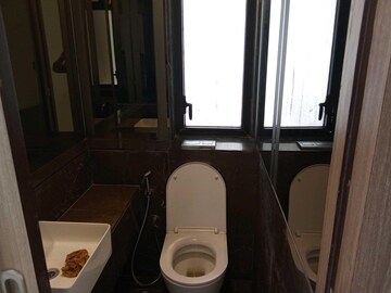 Bathroom in 4 BHK Apartment at Lodha The Park, Worli – for Rent