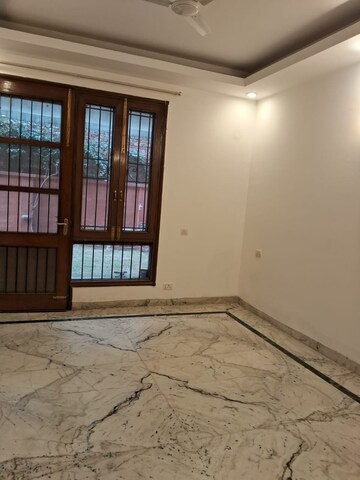 Room in 3 BHK Apartment at Emaar MGF Emerald Hills, Sector 65 – for Rent