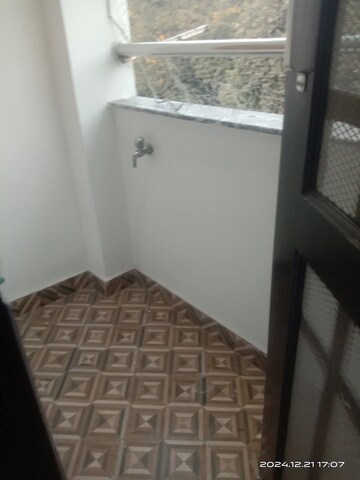 Furnished Amenities in 2 BHK Builder Floor at Sector 9 – for Rent