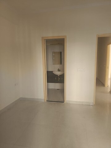 Room in 3 BHK Apartment at Gardenia Golf City, Sector 75 – for Rent
