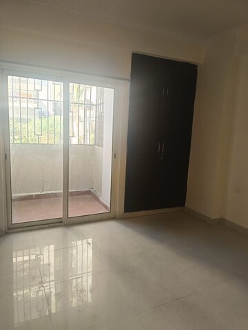 Room in 3 BHK Apartment at Gardenia Golf City, Sector 75 – for Rent