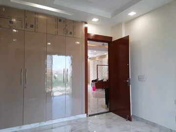 Building Lobby in 3 BHK Builder Floor at Sector 14 – for Rent