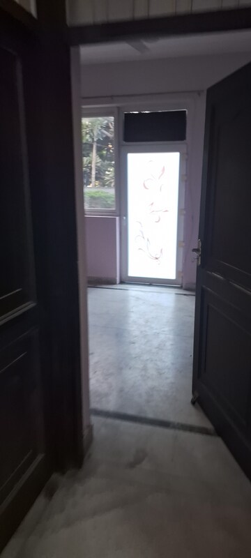 Room in 2 BHK Independent House at Gomti Nagar – for Rent