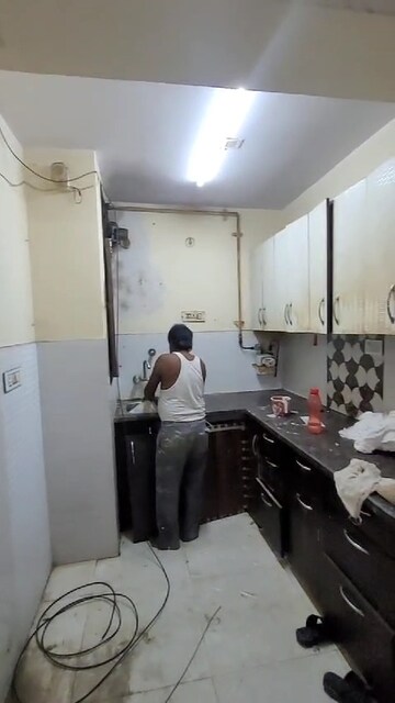 Master Bedroom in 2.5 BHK Builder Floor at Mayur Vihar Phase 1 – for Rent