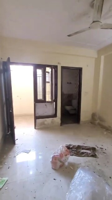 Room in 2.5 BHK Builder Floor at Mayur Vihar Phase 1 – for Rent