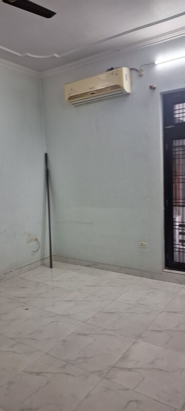 Room in 2 BHK Independent House at Gomti Nagar – for Rent