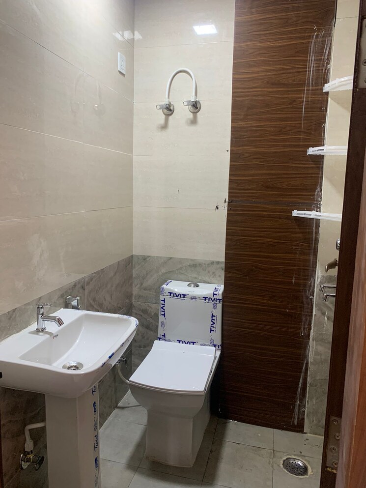 Bathroom, sector 70 Pg For Girls In Sector 70 7982567