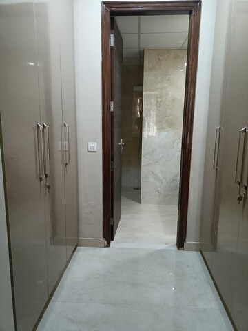 Building Lobby in 4 BHK Builder Floor at Ansal Plaza Sector-23, Sector 23 – for Rent