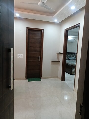 Room in 4 BHK Builder Floor at Ansal Plaza Sector-23, Sector 23 – for Rent
