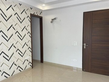 Room in 3 BHK Apartment at Sector 21d – for Sale