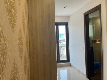 Room in 3 BHK Apartment at Sector 21d – for Sale