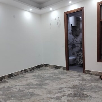 Room in 3 BHK Builder Floor at Saket – for Rent