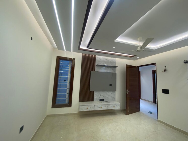 Room, sector 85 4 Bedroom 350 Sq.Yd. Builder Floor In Sector 85 Faridabad 7982704