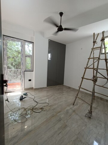 Room in 1 BHK Builder Floor at Saket – for Rent