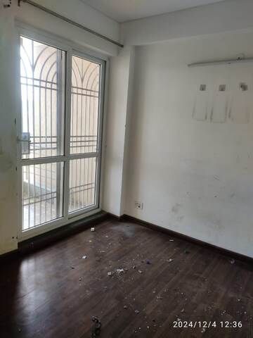 Room in 4 BHK Builder Floor at BPTP Parkland Pride, Sector 77 – for Rent