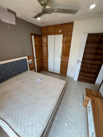Room in 2 BHK Apartment at Hiranandani Obelia The Walk, Ghodbunder Road – for Rent