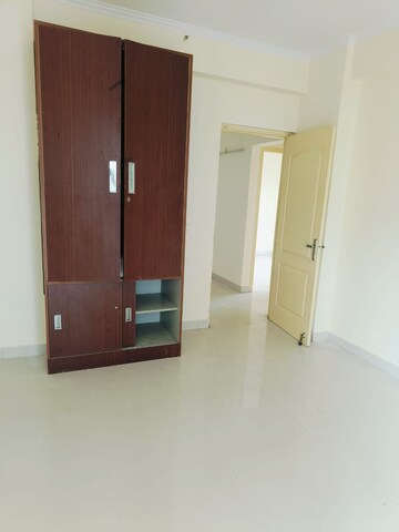 Room in 2 BHK Apartment at Gardenia Golf City, Sector 75 – for Rent