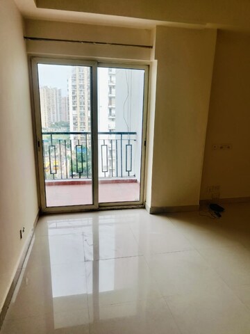 Room in 2 BHK Apartment at Gardenia Golf City, Sector 75 – for Rent