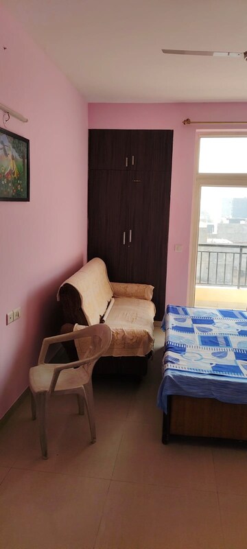 Living Room in 2 BHK Apartment at Gomti Nagar – for Rent