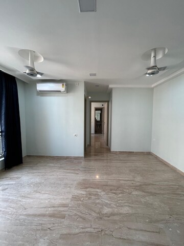 Room in 1.5 BHK Apartment at Hiranandani Lavinia, Ghodbunder Road – for Rent