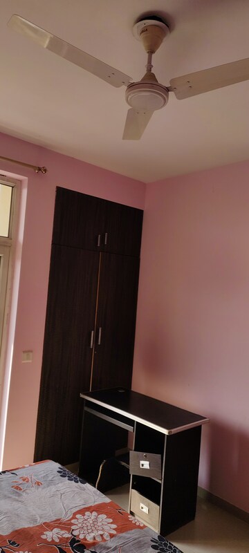 Room in 2 BHK Apartment at Omaxe Residency, Gomti Nagar – for Rent