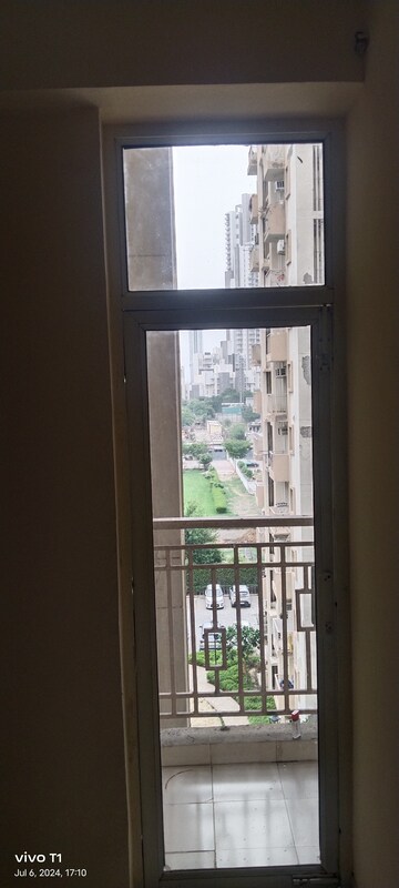 Room in 2 BHK Apartment at Shree Vardhman Mantra, Sector 67 – for Sale